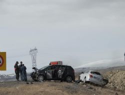 Aşkale yolunda kaza:2 yaralı